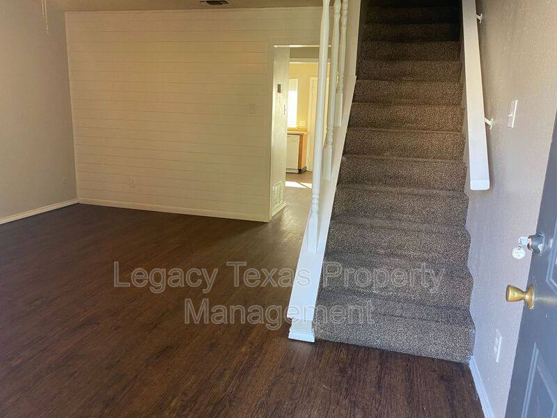 Apartment for rent at 1607 D Sun Valley Dr, Cleburne, TX 76033