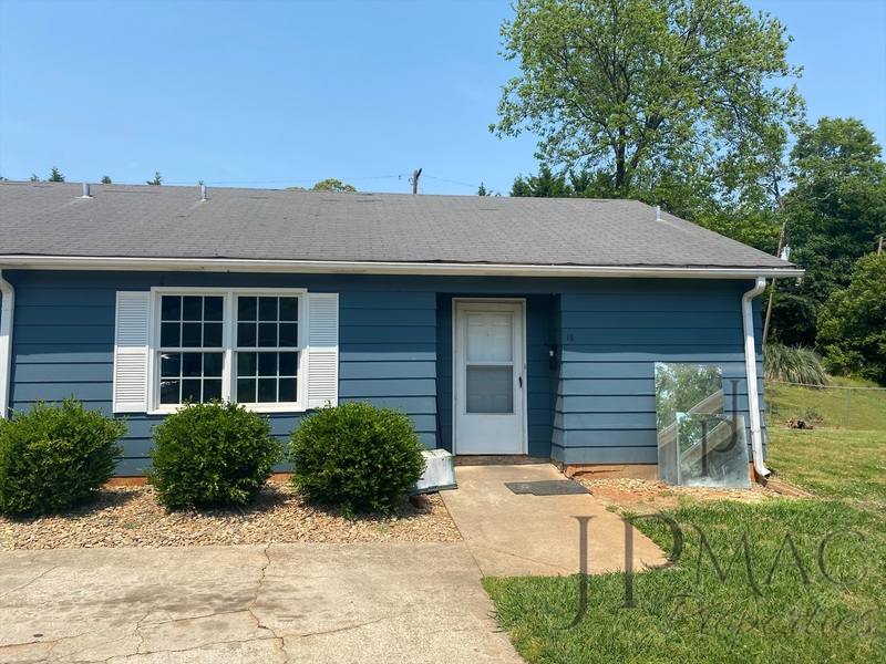 Apartment for rent at 16 Simmons Court #1, Greenville, SC 29609