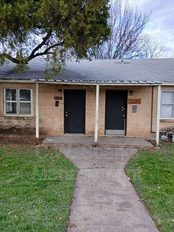 Apartment for rent at 3923 Dismount St, Dallas, TX 75211