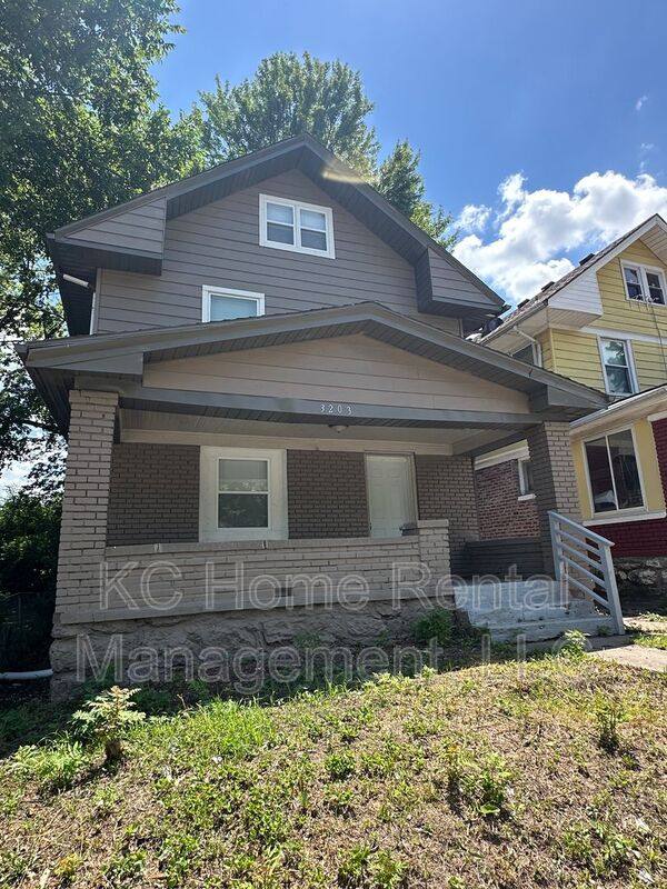House for rent at 3203 E 26th Terrace, Kansas City, MO 64127