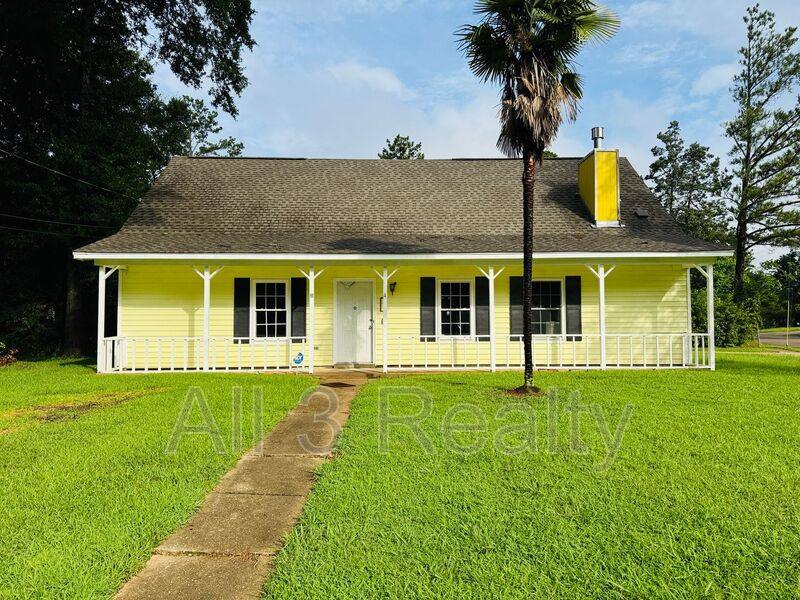 House for rent at 697 Chatsworth Dr, Montgomery, AL 36109