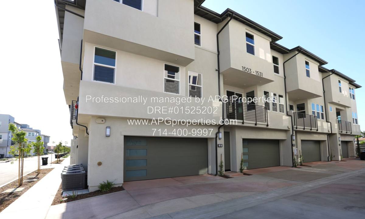 Townhouse for rent at 1511 W Bushell St, Anaheim, CA 92805
