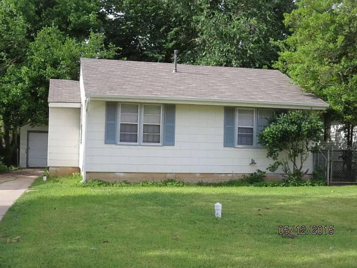 House for rent at 2904 NW 46th St, Oklahoma City, OK 73112