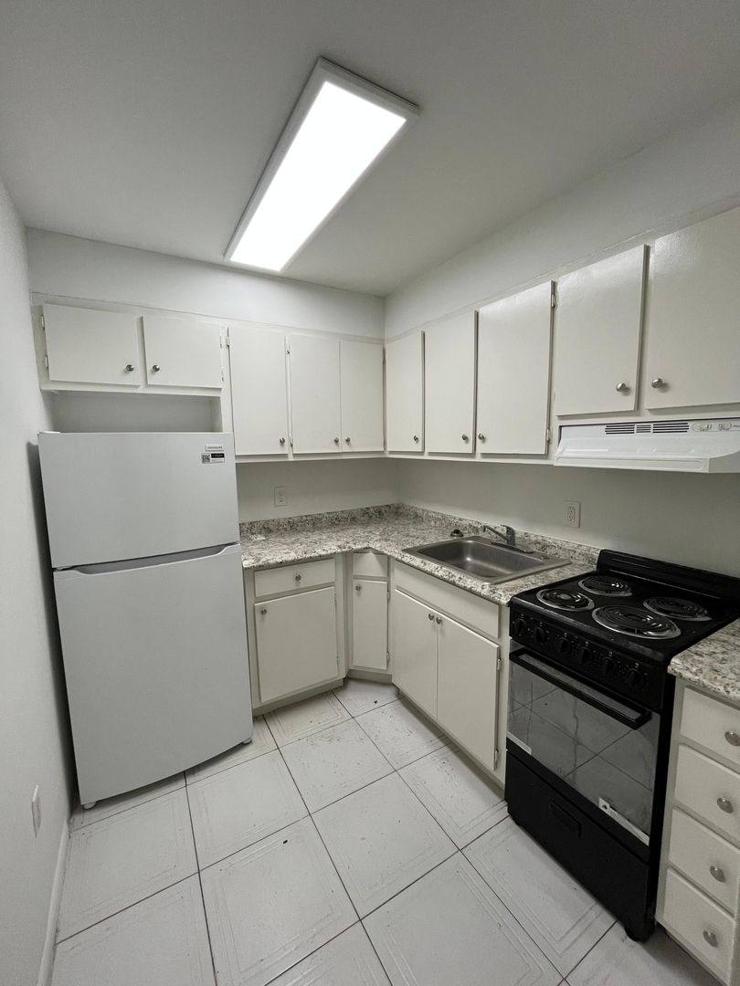 Apartment for rent at 979 NW 4th St, Miami, FL 33128
