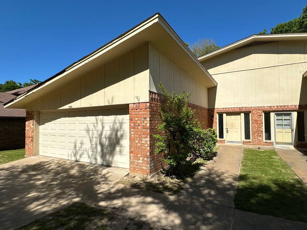 Apartment for rent at 4622 4624 Edinburgh, Tyler, TX 75703