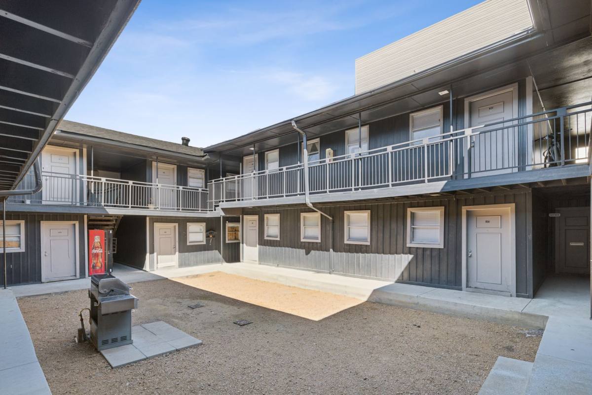 Apartment for rent at 308 E 8th St, Dallas, TX 75203