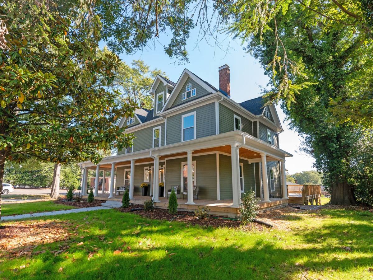 House for rent at 402 S Chester St, Gastonia, NC 28052