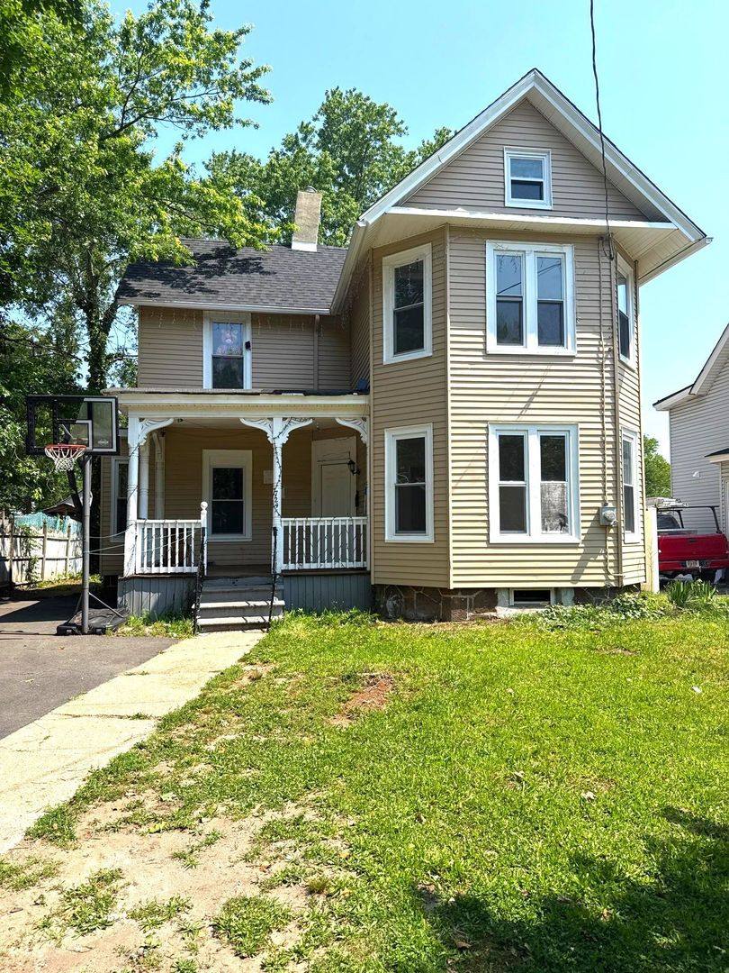House for rent at 724 E Pear St, Vineland, NJ 08360