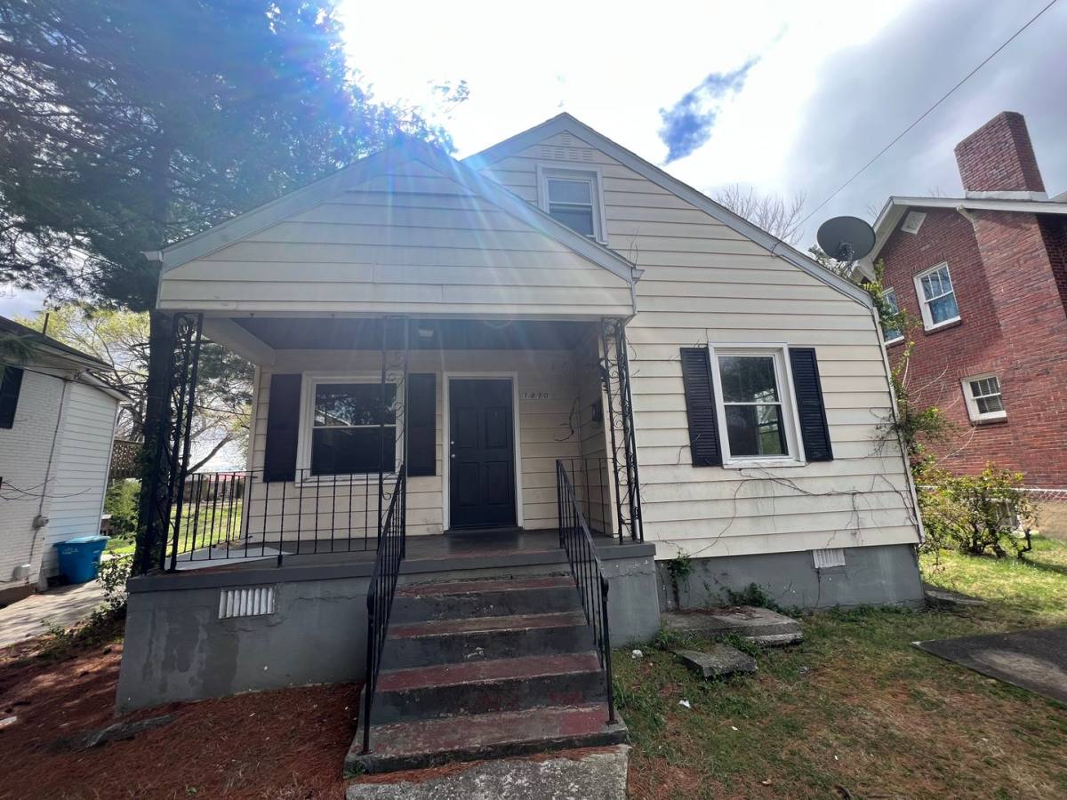 House for rent at 1810 Mercer Ave NW, Roanoke, VA 24017
