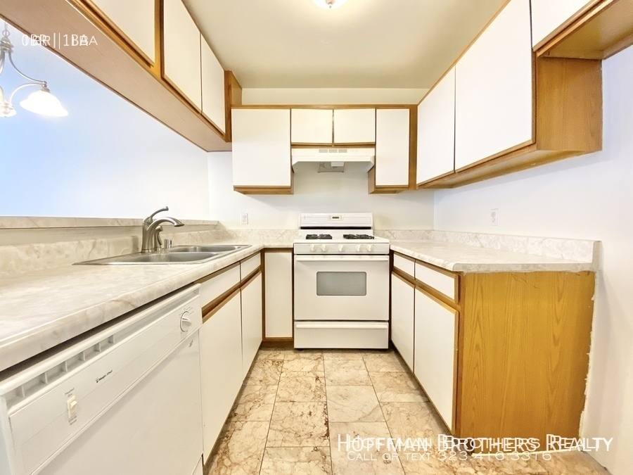 Apartment for rent at 417 S New Hampshire Ave #100, Los Angeles, CA 90020