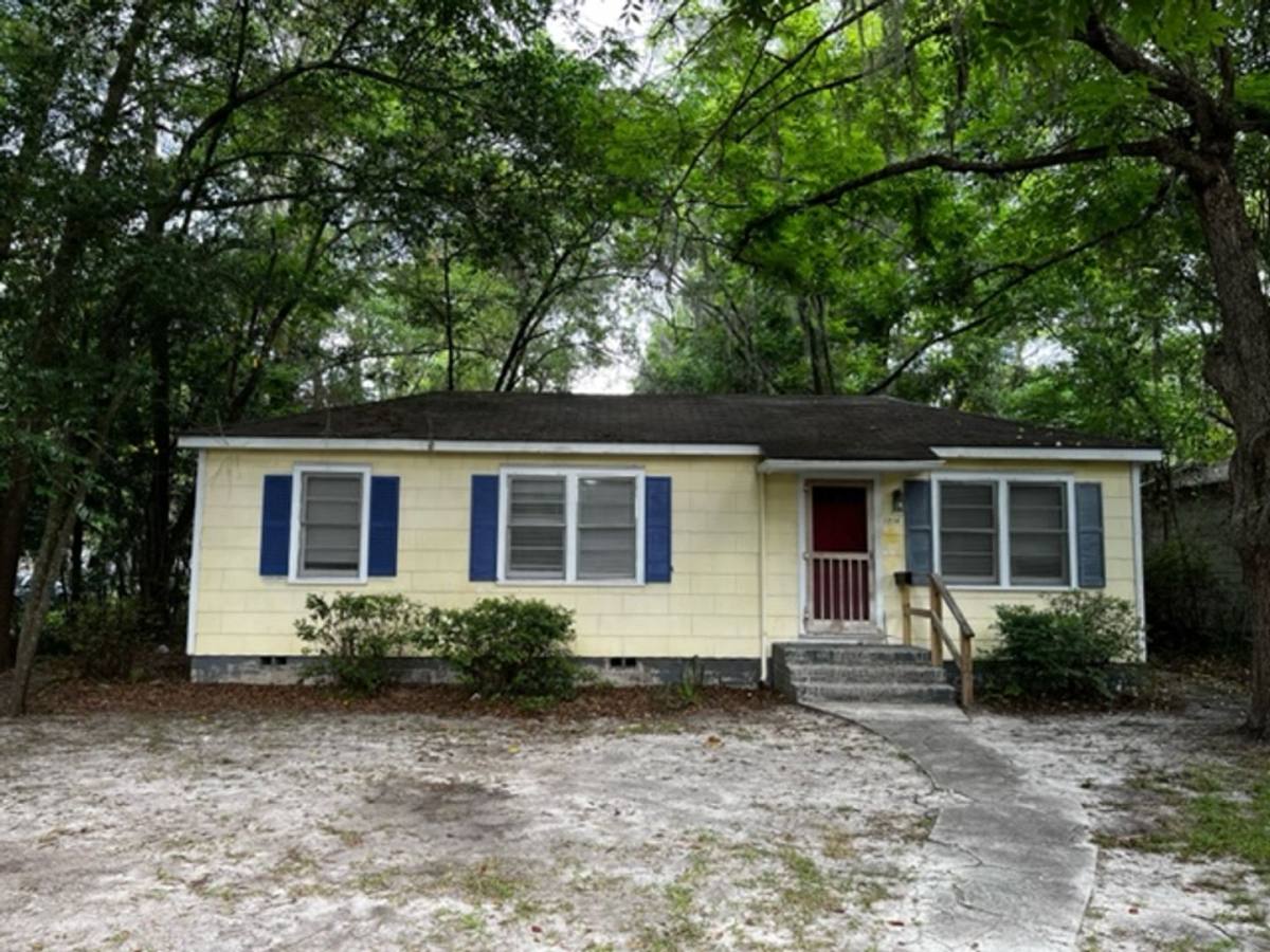 House for rent at 1714 N Lee St, Valdosta, GA 31602