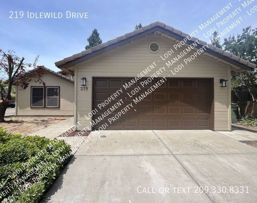 House for rent at 219 Idlewild Dr, Lodi, CA 95240