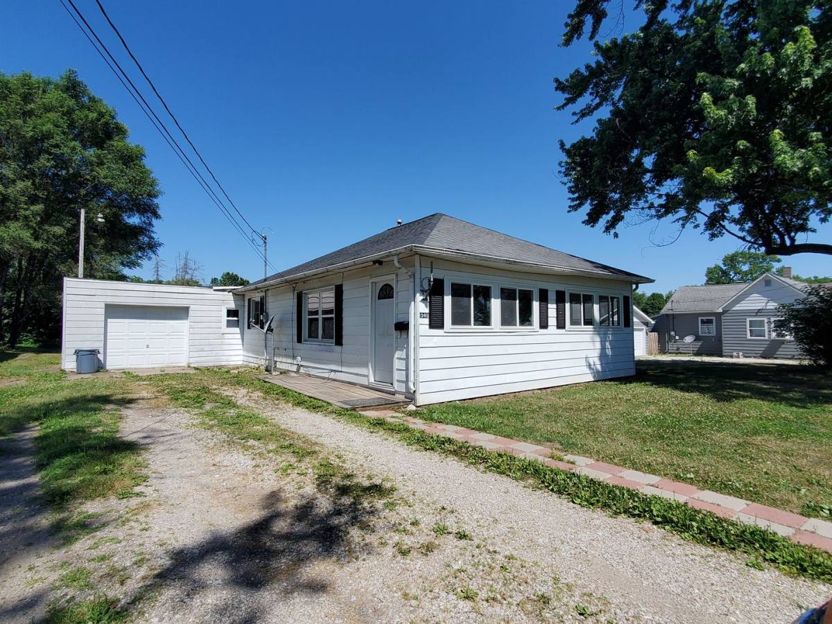 House for rent at 1540 N 9th St, Clinton, IN 47842
