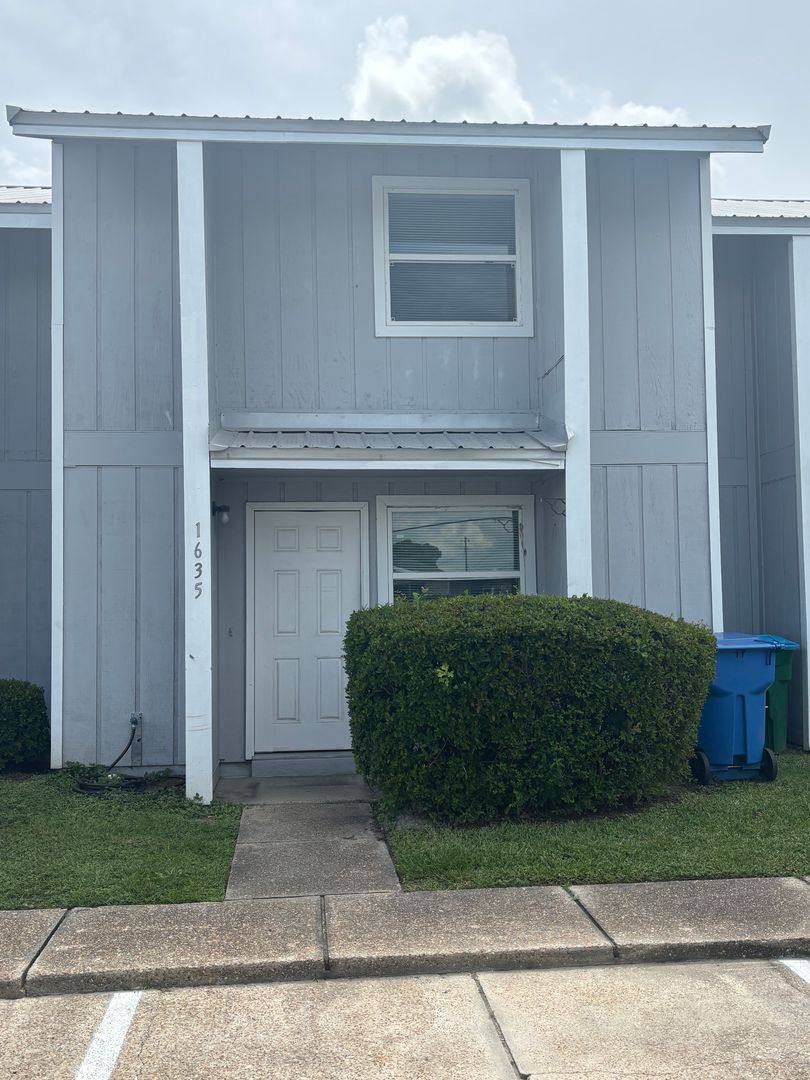 Townhouse for rent at 1635 N James Ave, Panama City, FL 32405