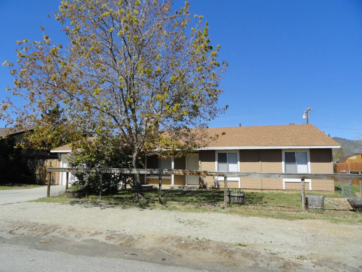 House for rent at 21321 Santa Barbara Dr, Tehachapi, CA 93561