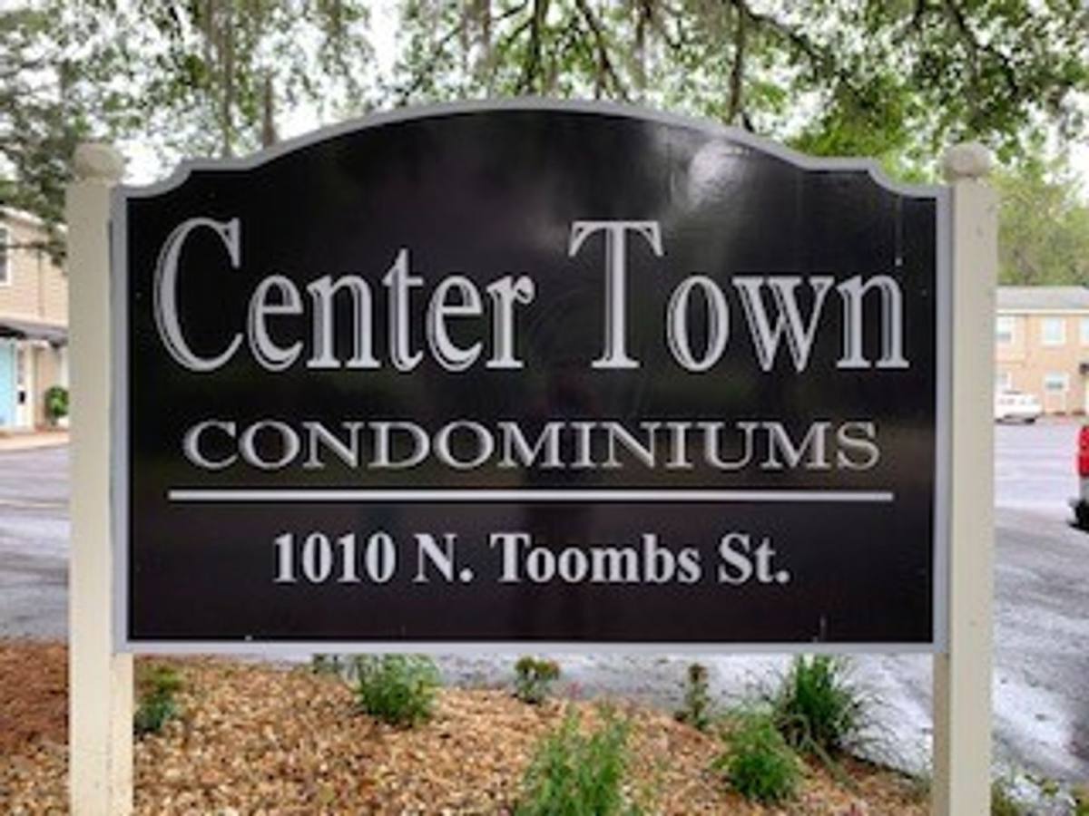Townhouse for rent at 1010 N Toombs St, Valdosta, GA 31601