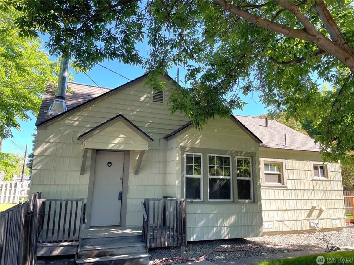 Apartment for rent at 302 S Walnut St, Ellensburg, WA 98926