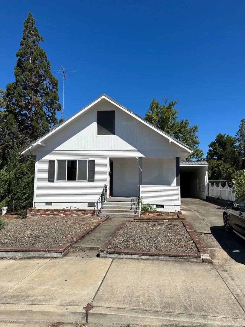 House for rent at 524 SE Douglas Ave, Roseburg, OR 97470