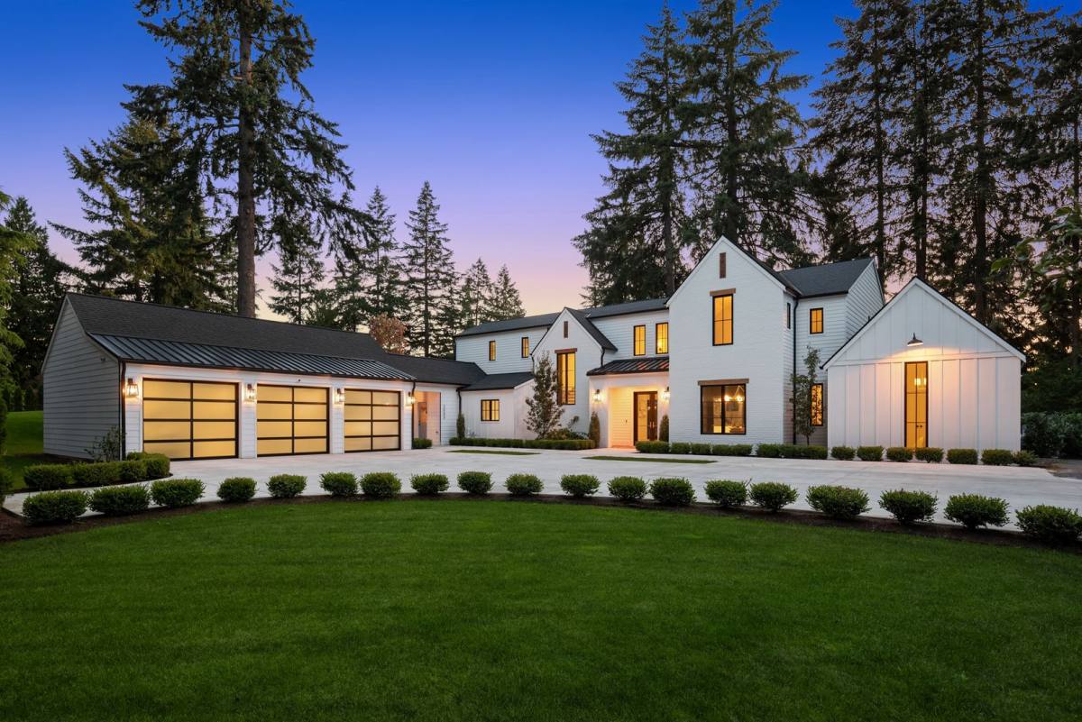 House for rent at 2003 102nd Place SE, Bellevue, WA 98004
