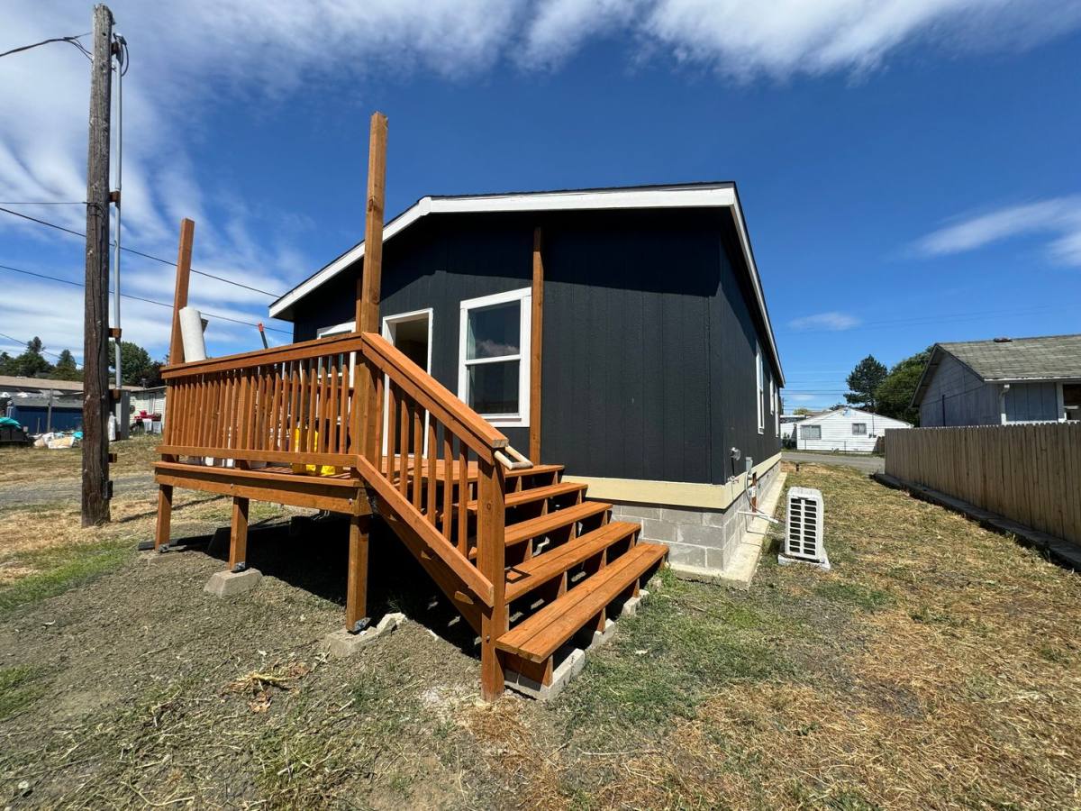 House for rent at 131 SE Darrell Ave, Winston, OR 97496