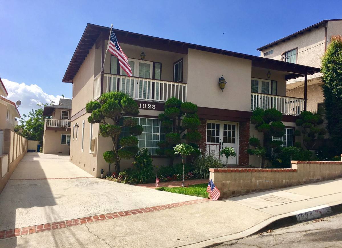 Apartment for rent at 1928 Gates Ave, Redondo Beach, CA 90278