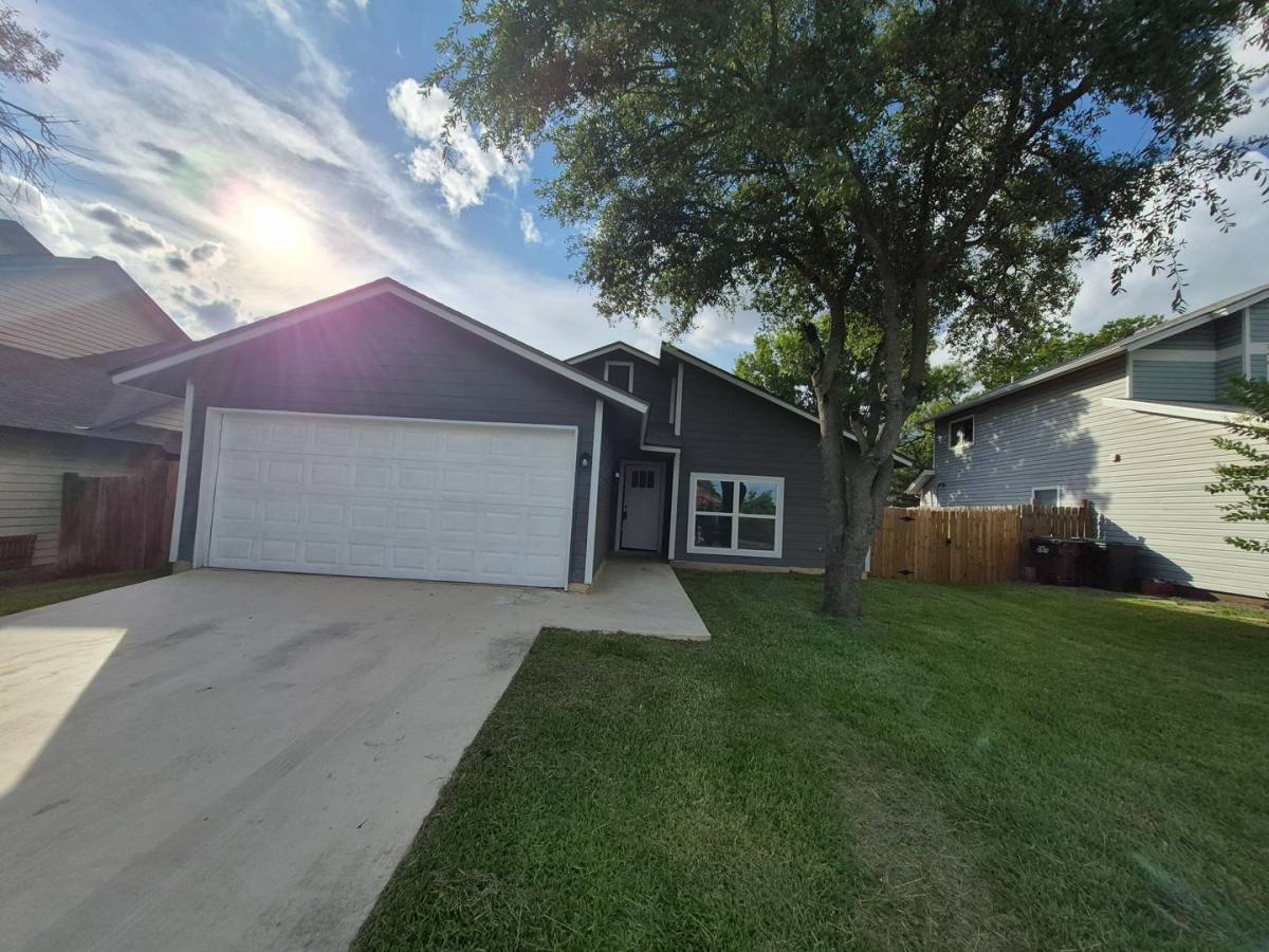 House for rent at 7151 Sunlit Trail Dr, San Antonio, TX 78244