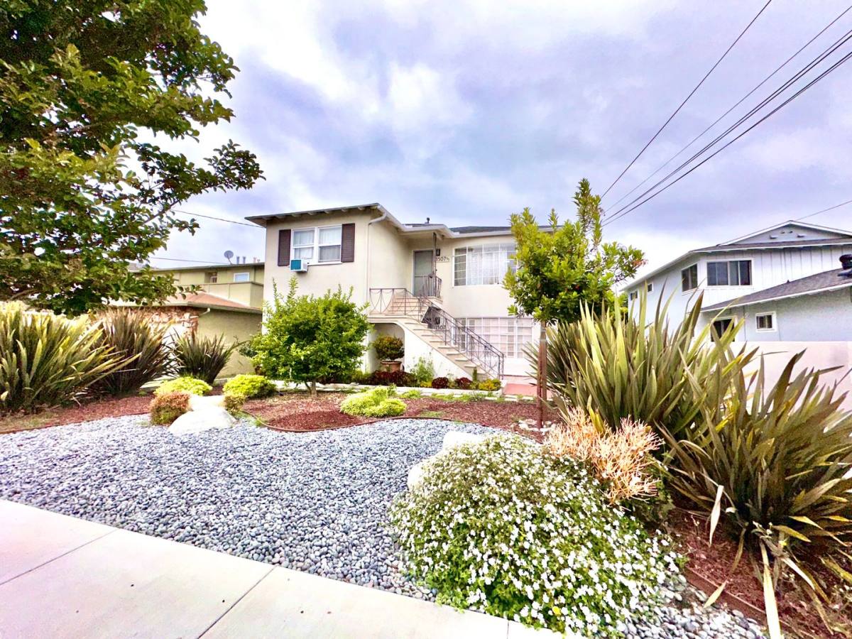 Apartment for rent at 1507 - 1 2 E Sycamore Ave, El Segundo, CA 90245