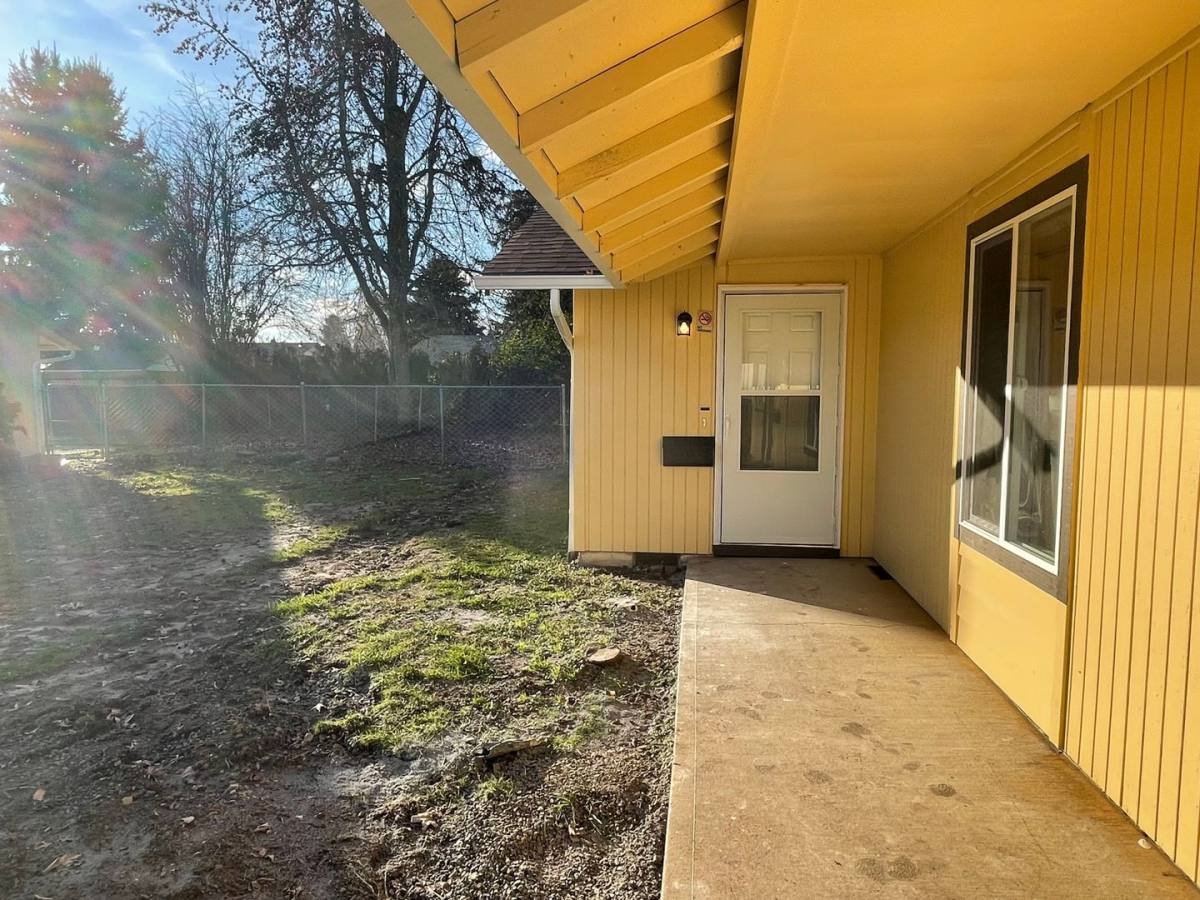 Apartment for rent at 1861-63 NW Adams St, McMinnville, OR 97128