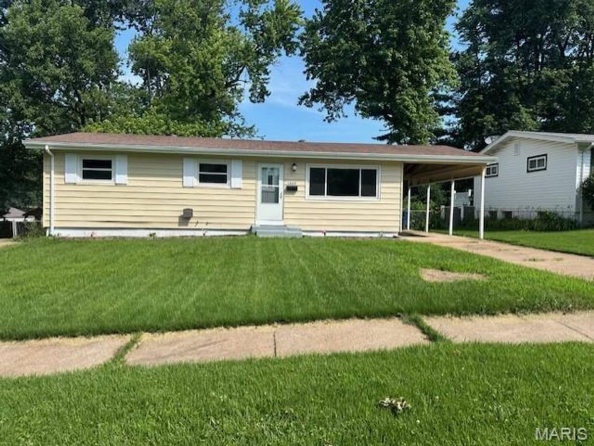 House for rent at 1065 Hadwin Dr, Florissant, MO 63033