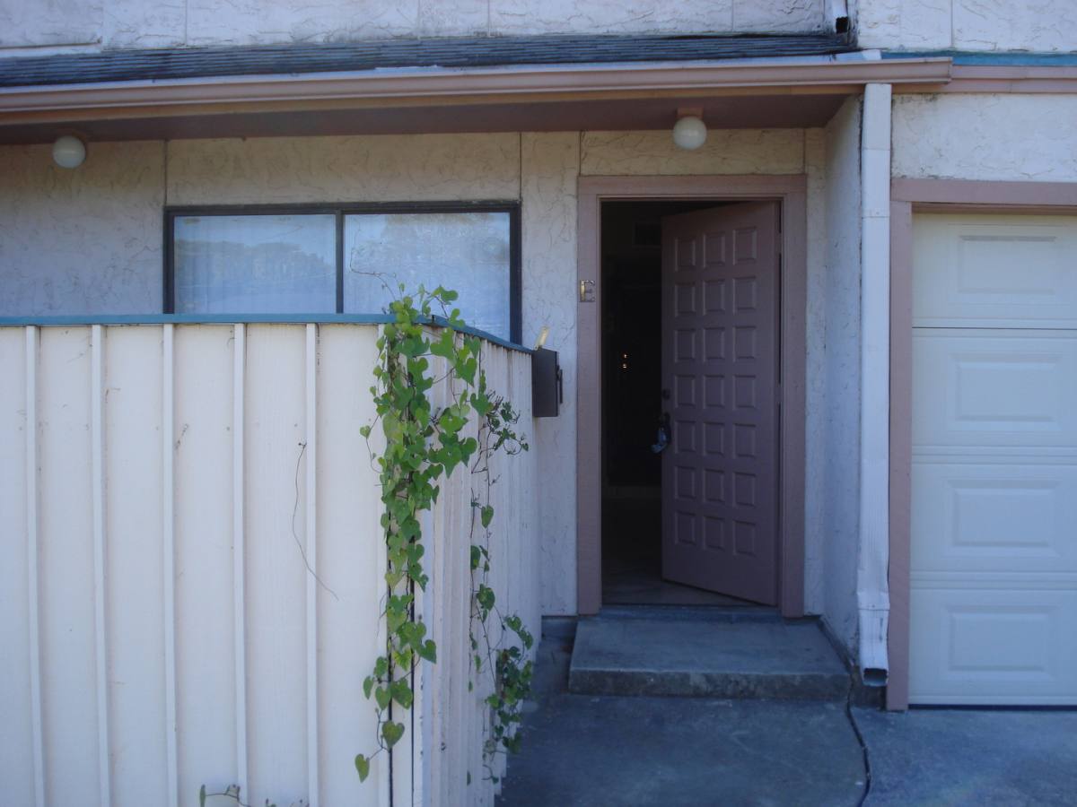 Townhouse for rent at 2725-E Santa Fe St, Corpus Christi, TX 78404