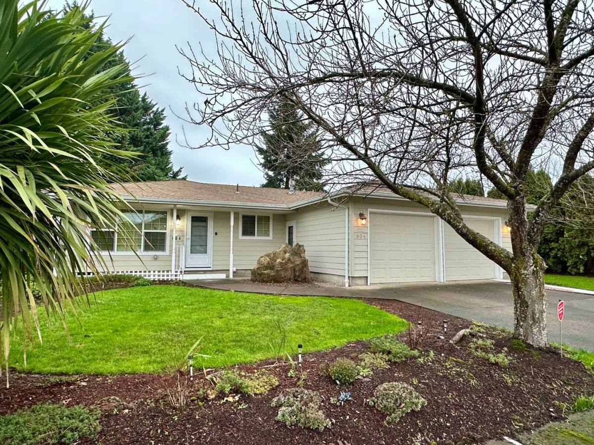 House for rent at 604 26th Ave SE, Albany, OR 97322