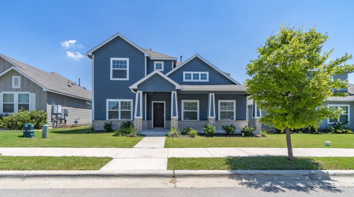 House for rent at 215 Roaming Dr, Hutto, TX 78634