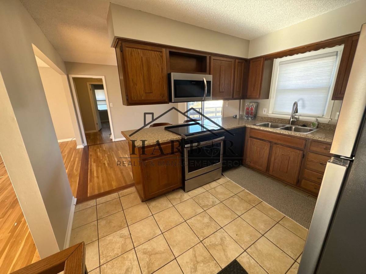 House for rent at 819 11 1 2 St SW, Rochester, MN 55902