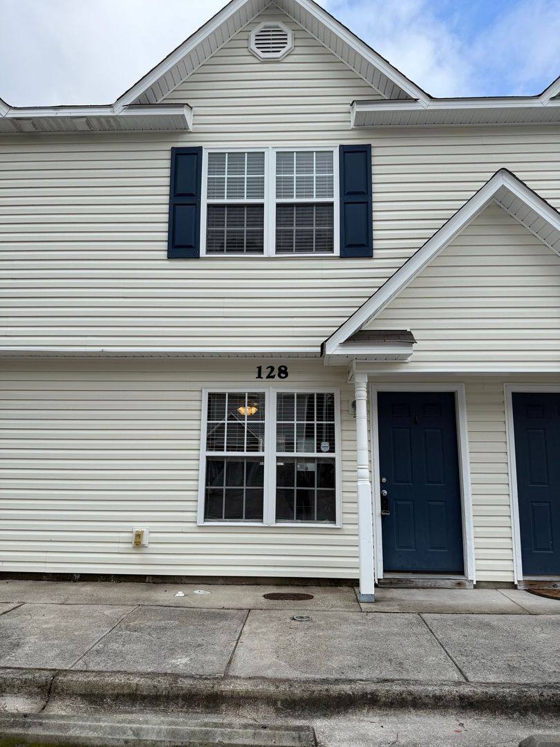 Townhouse for rent at 128 Cornerstone Place, Jacksonville, NC 28540