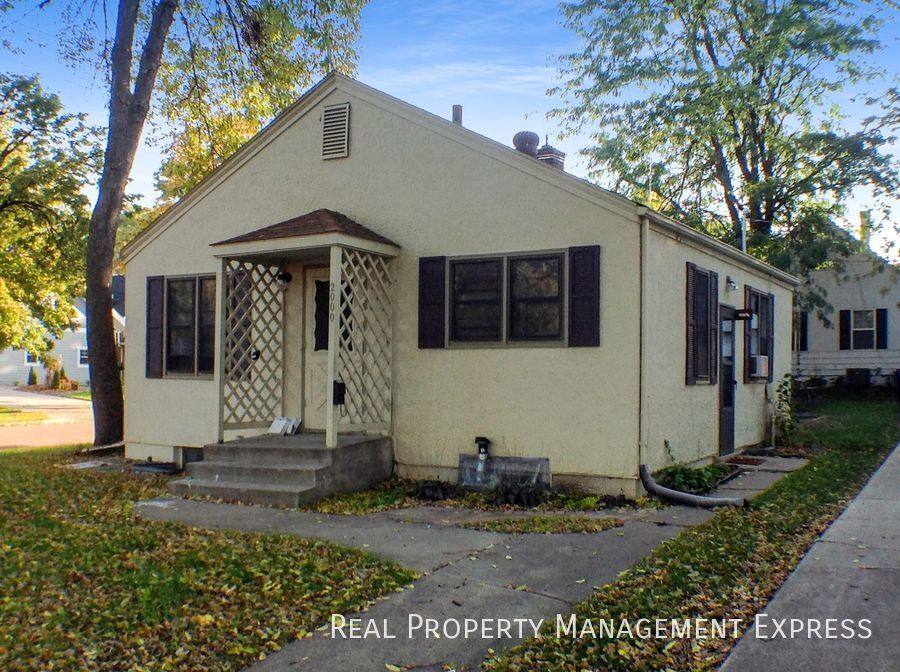House for rent at 2000 S 5th Ave, Sioux Falls, SD 57105