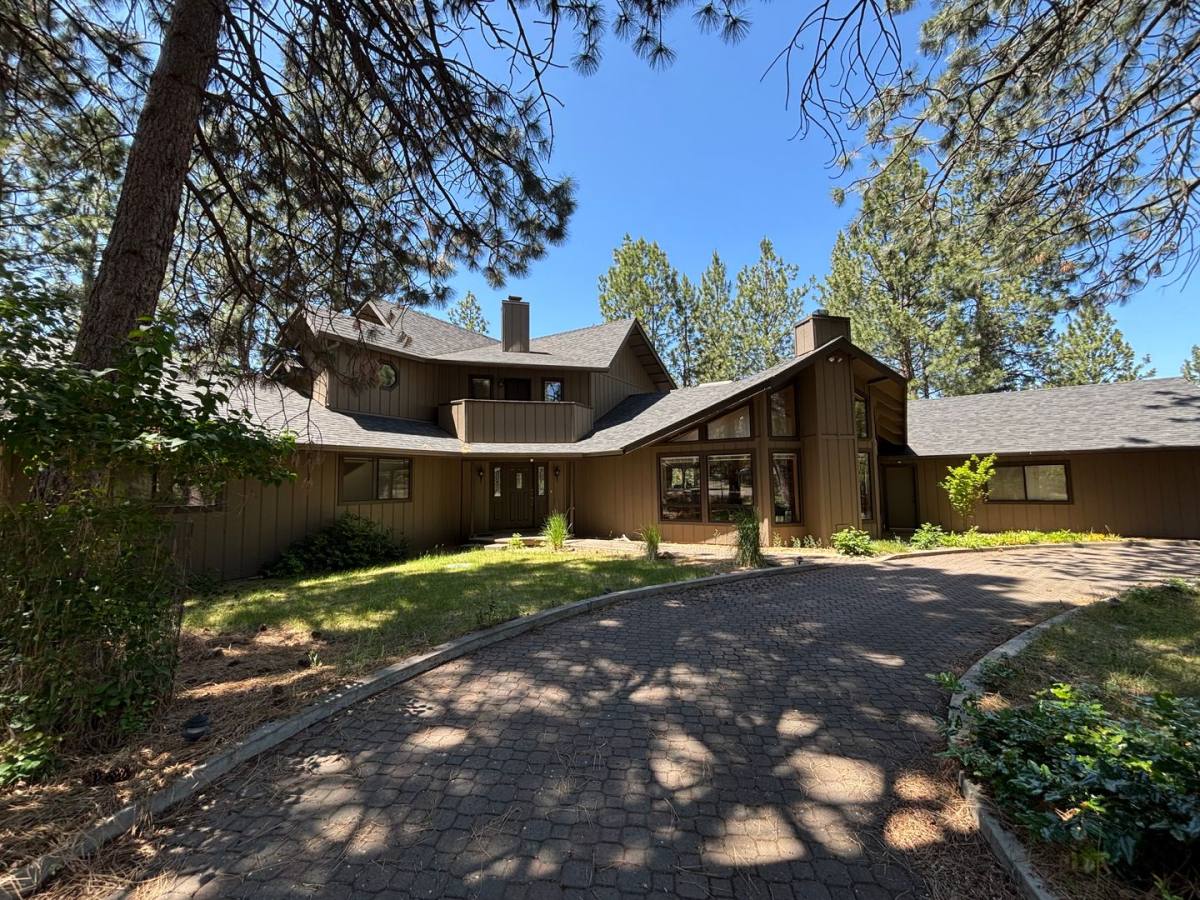 House for rent at 60615 River Bend Dr, Bend, OR 97702