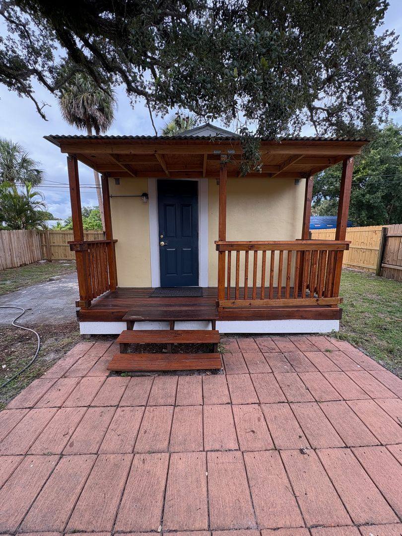 Apartment for rent at 810 Citrus Ave, Fort Pierce, FL 34950