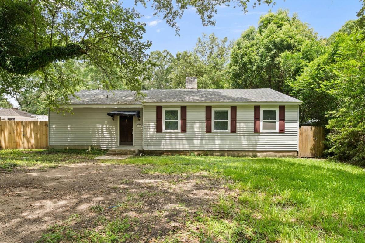 House for rent at 105 Village Circle W, Mobile, AL 36608
