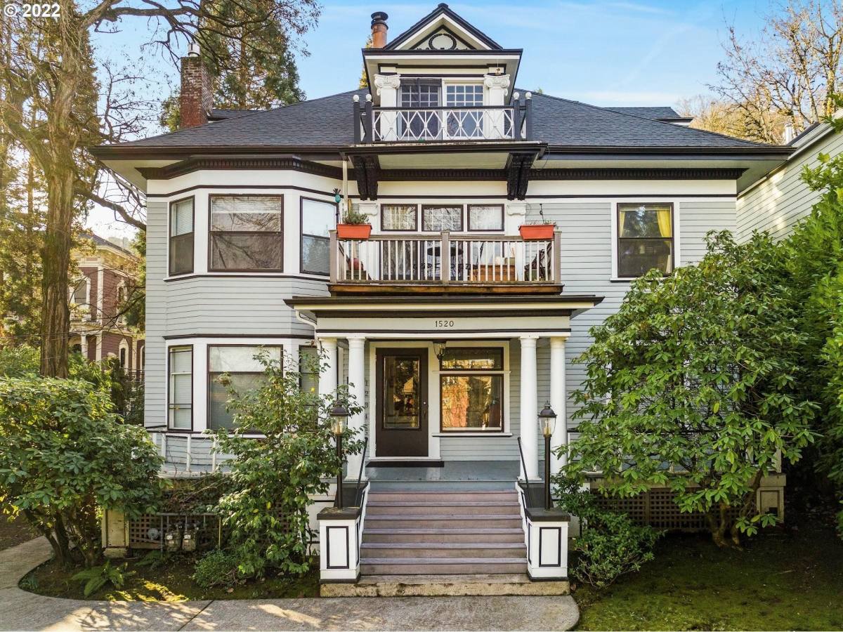 Apartment for rent at 1520 SW Montgomery St, Portland, OR 97201