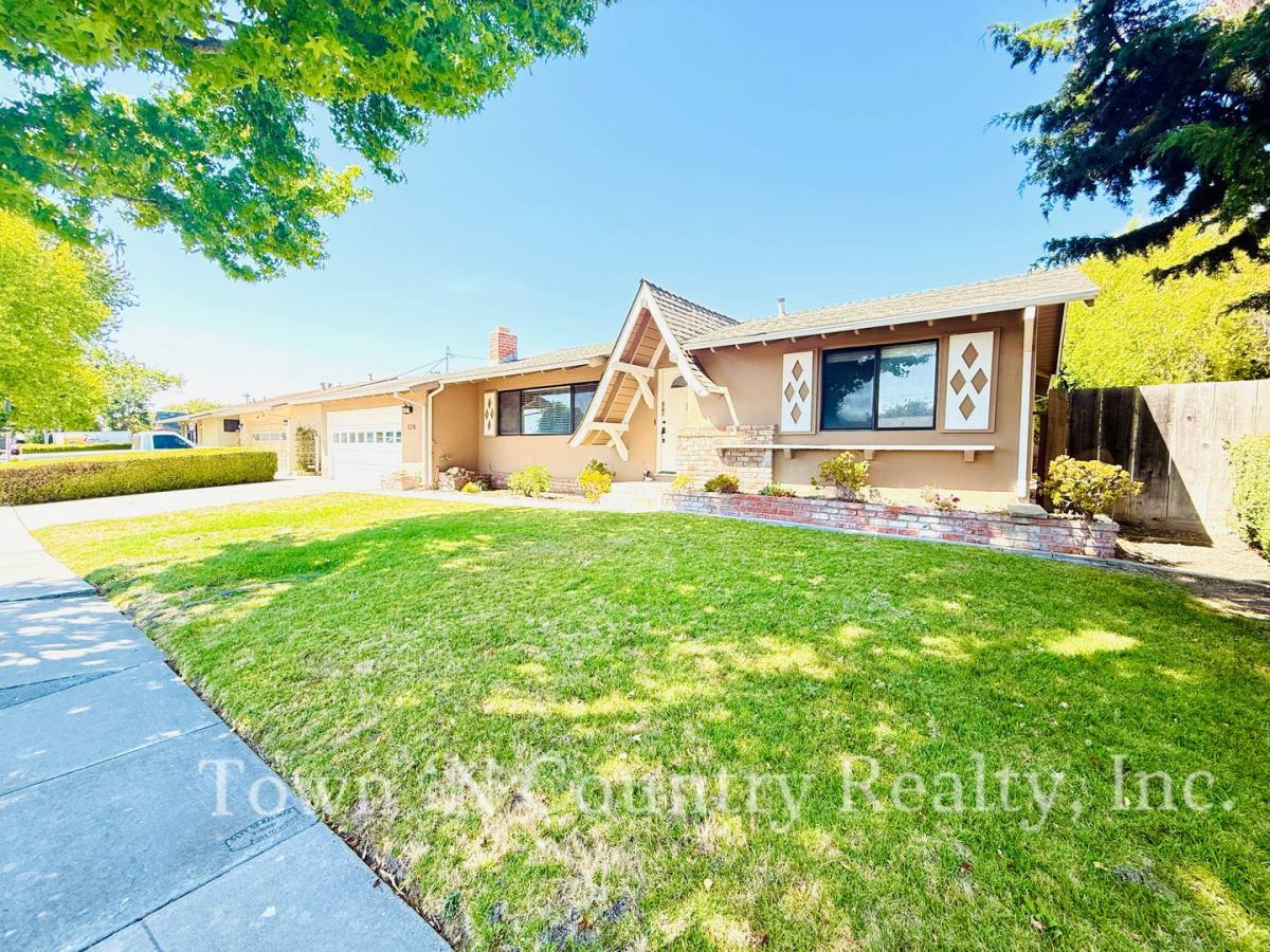 House for rent at 128 Chaucer Dr, Salinas, CA 93901