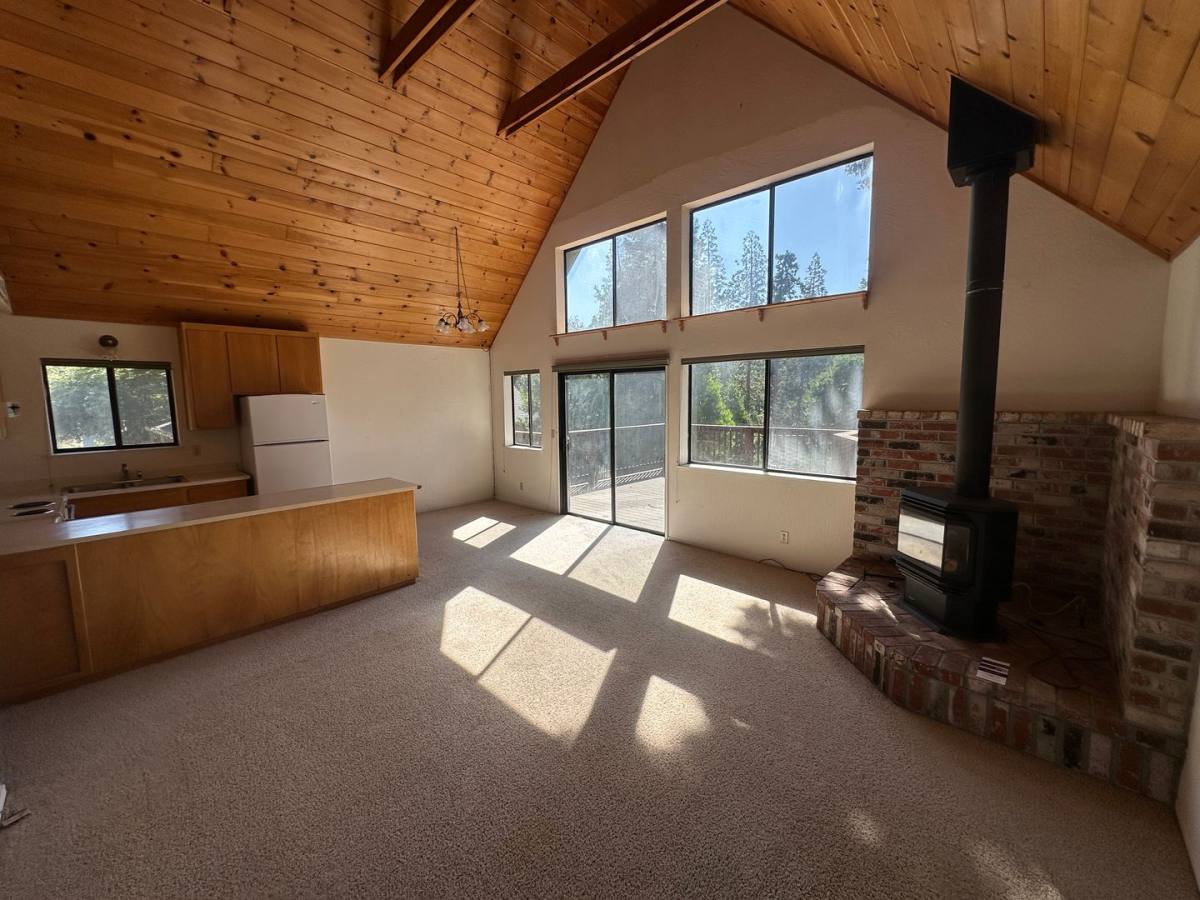 House for rent at 19941 Middlecamp Rd, Twain Harte, CA 95383