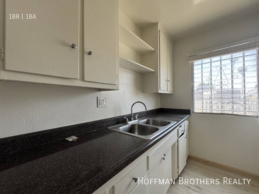 Apartment for rent at 1434 S Orange Dr #4, Los Angeles, CA 90019