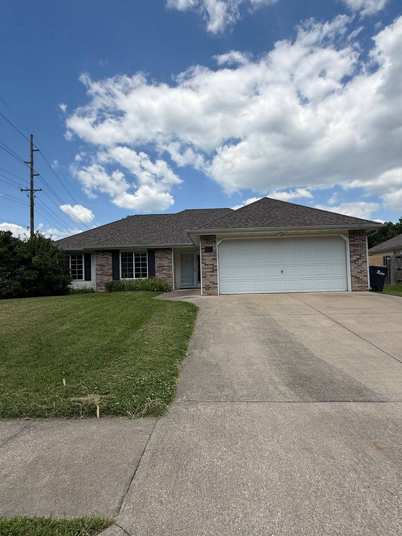 House for rent at 701 Manhattan Dr, Columbia, MO 65201