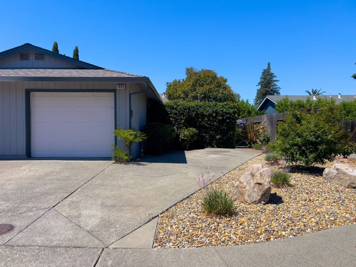 Apartment for rent at 1926-1928 Sierra Ave, Napa, CA 94558