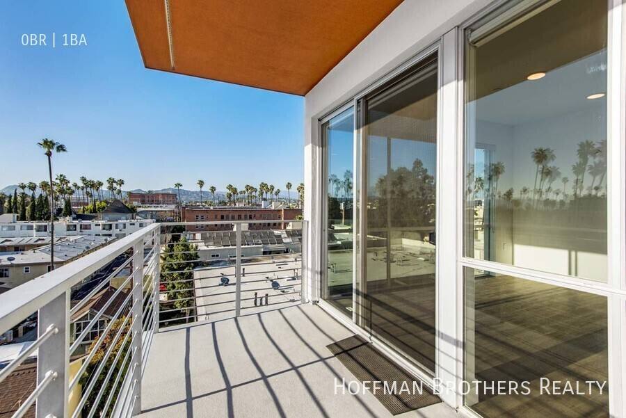 Apartment for rent at 453 S Kenmore Ave #409, Los Angeles, CA 90020