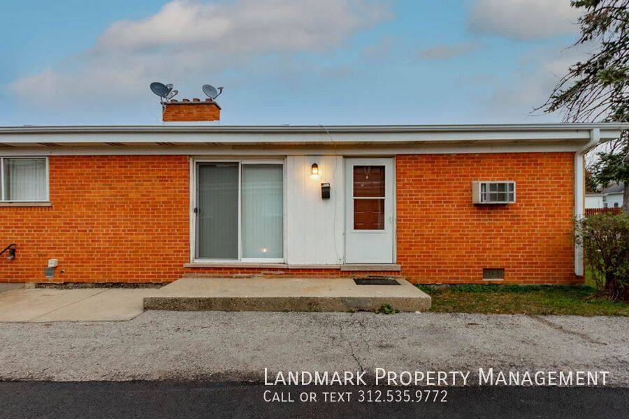Apartment for rent at 440 W Division St, Villa Park, IL 60181