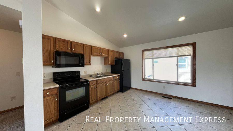 House for rent at 1800 E 12th St, Sioux Falls, SD 57103