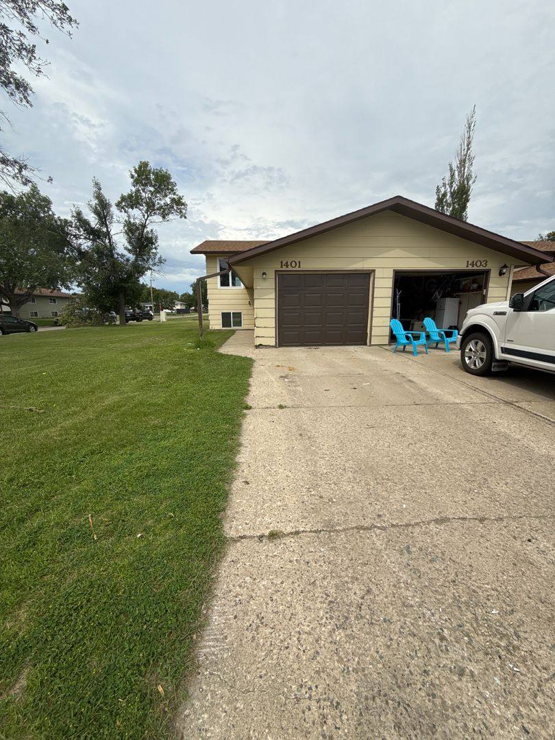 Townhouse for rent at 1401 7th Ave NE, Jamestown, ND 58401