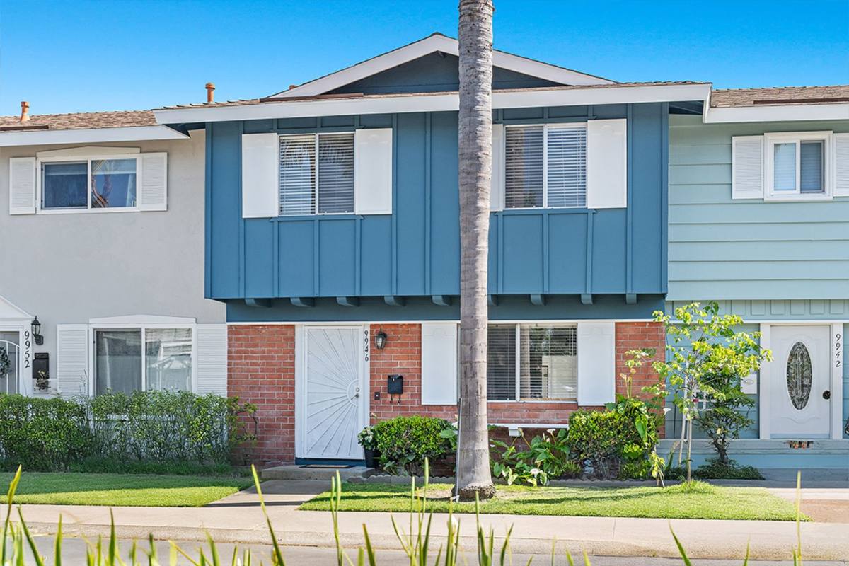 Townhouse for rent at 9946 Continental Dr, Huntington Beach, CA 92646