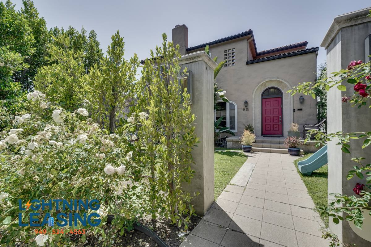 Apartment for rent at 815 S Highland #A, Los Angeles, CA 90036